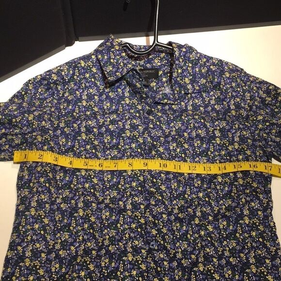 Banana Republic Floral Harmony - X-Small Classic Fit Button Down Top - Picture 7 of 8